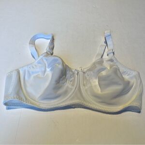 Bali Bra White 36D Underwire, no padding, wider adjustable straps.